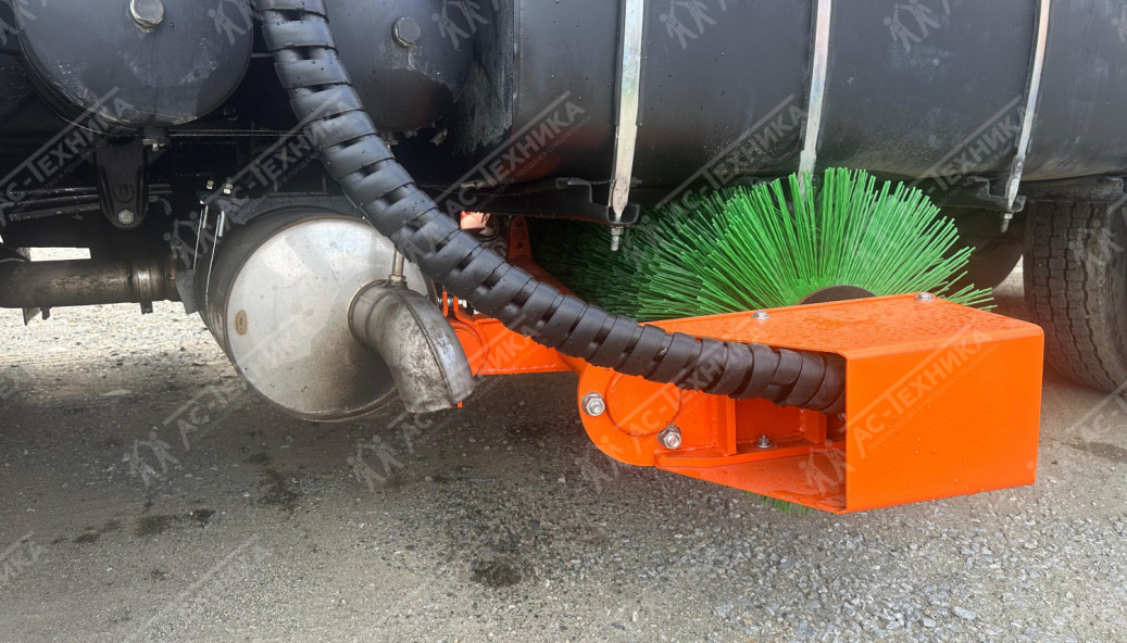 КДМ на шасси КамАЗ 65115-3052-48 (с передним отвалом и пескоразбрасывателем)