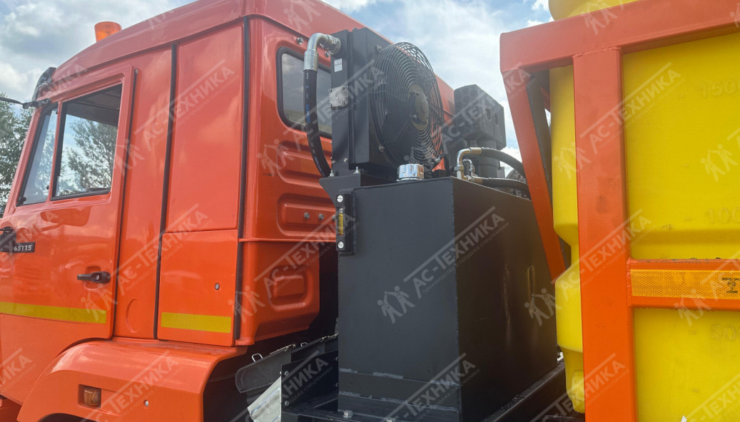 КДМ на шасси КамАЗ 65115-3052-48 (с передним отвалом и пескоразбрасывателем)