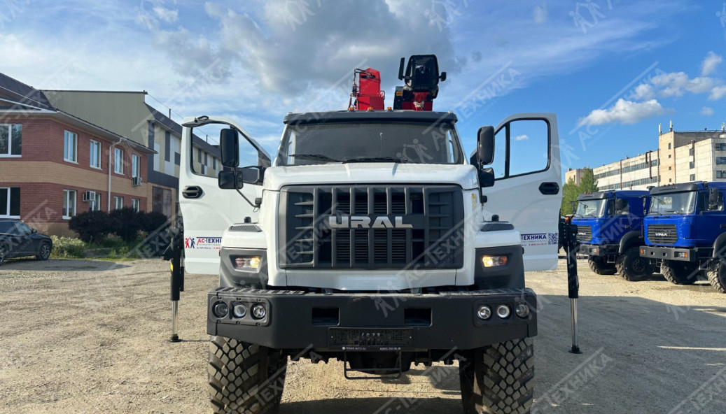Автомобиль бортовой с КМУ ИТ-200 на шасси Урал NEXT 4320-72Е5Г38 (Евро-5)