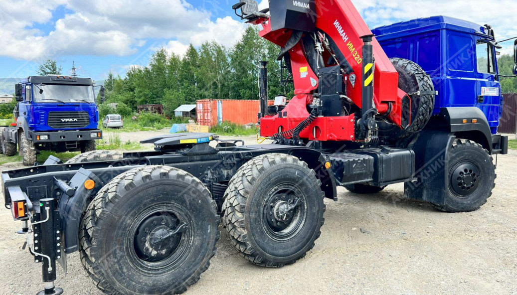 Седельный тягач Урал 44202-3511-82 с КМУ ИМ-320 (Евро-5)