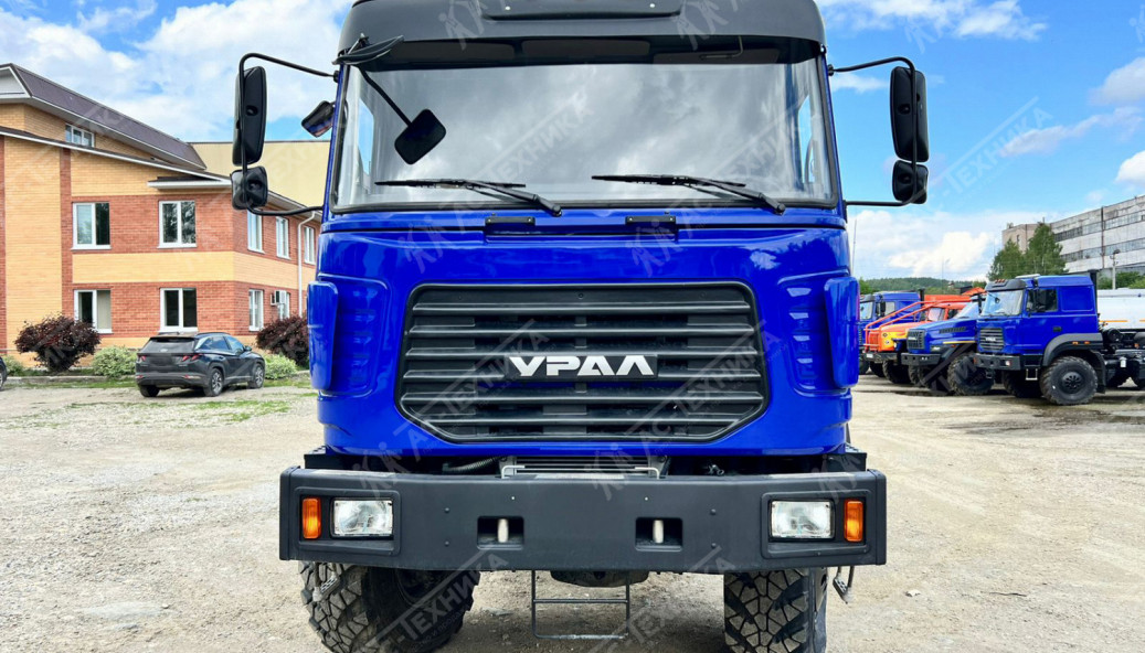 Седельный тягач Урал 44202-3511-82 с КМУ ИМ-320 (Евро-5)