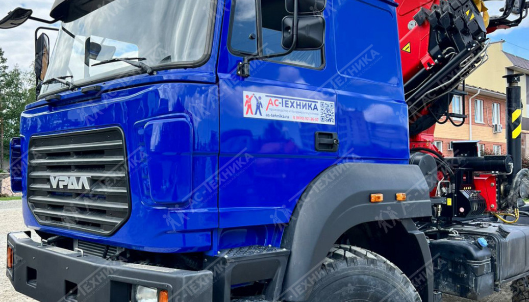 Седельный тягач Урал 44202-3511-82 с КМУ ИМ-320 (Евро-5)