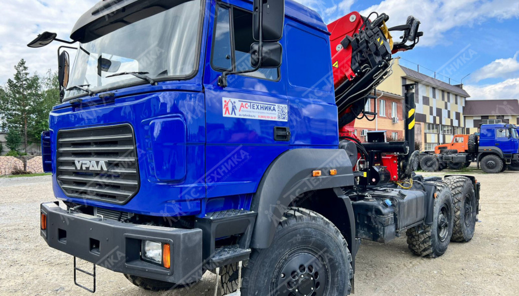 Седельный тягач Урал 44202-3511-82 с КМУ ИМ-320 (Евро-5)