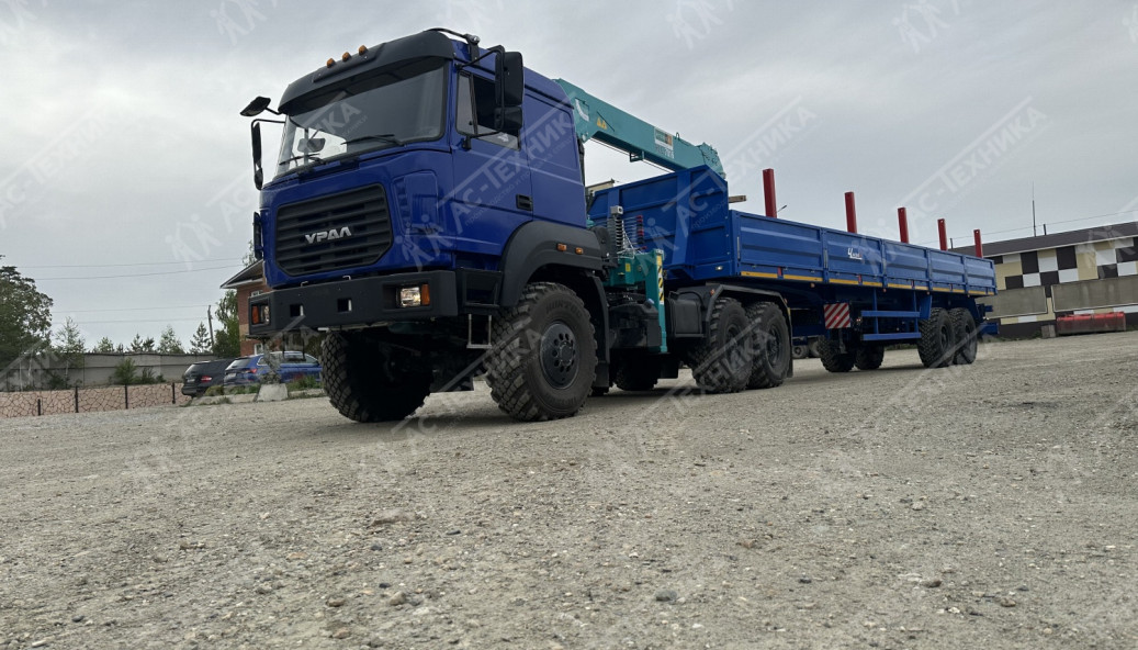 Седельный тягач Урал 44202-3511-82 с КМУ HLC-7016