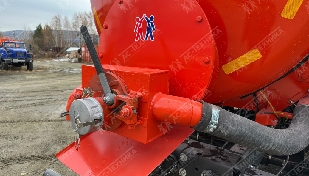 Автоцистерна АКН-10 на шасси Урал NEXT 4320-74Е5 (насос КО-505А)