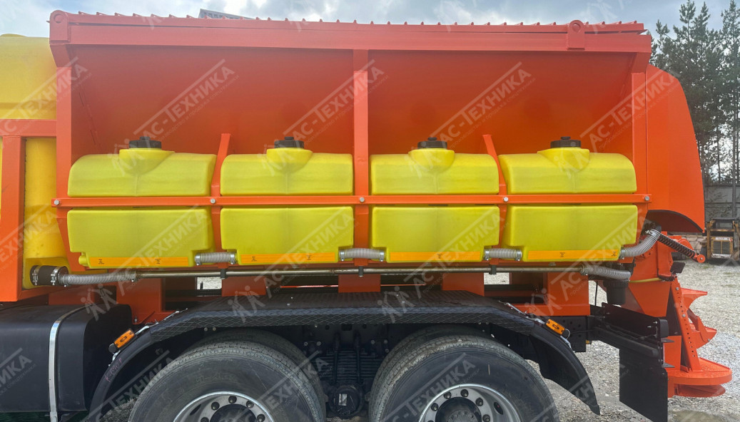 КДМ на шасси КамАЗ 65115-3052-48 (с передним отвалом и пескоразбрасывателем)