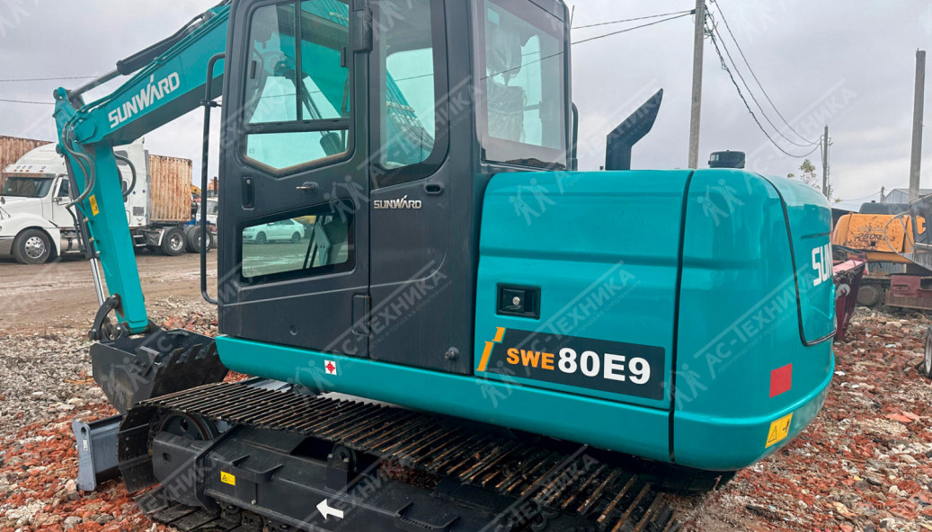Гусеничный экскаватор SUNWARD SWE80E9