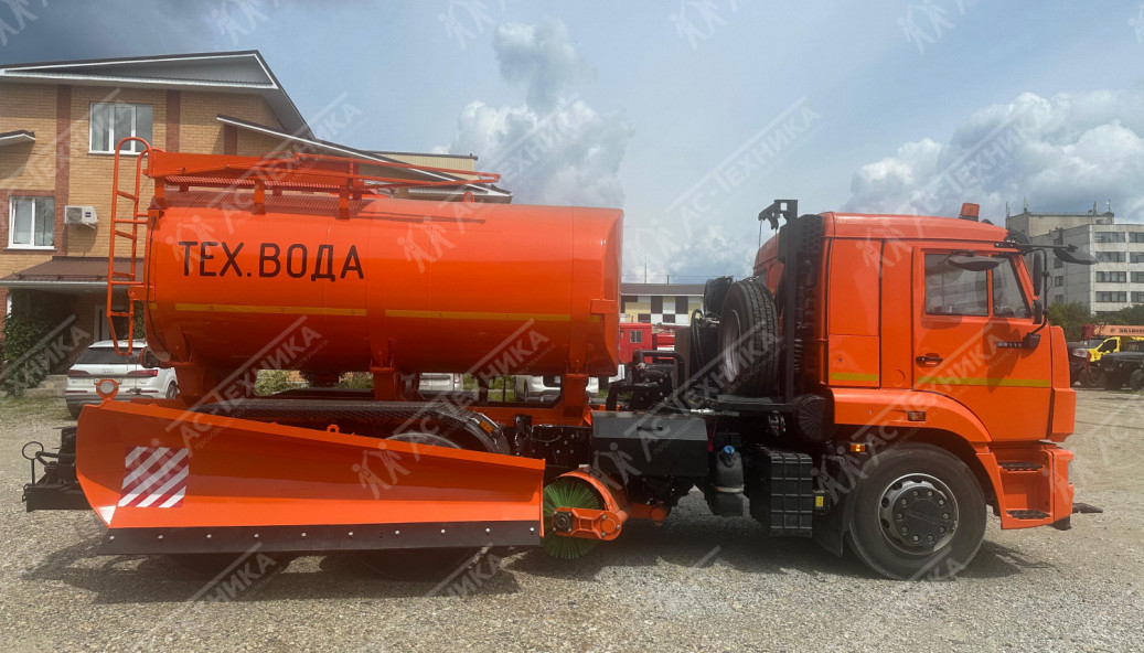 КДМ на шасси КамАЗ 65115-3052-48 (с поливомоечным оборудованием)