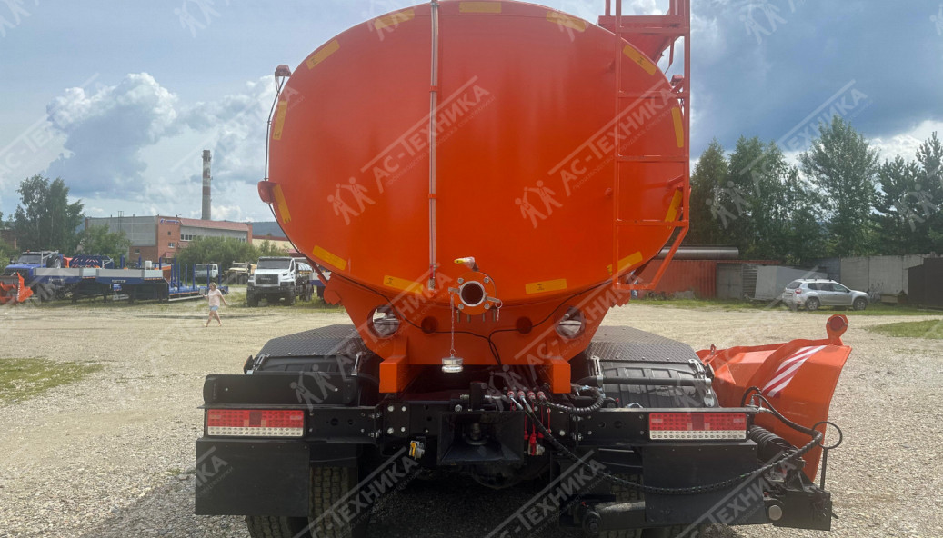 КДМ на шасси КамАЗ 65115-3052-48 (с поливомоечным оборудованием)