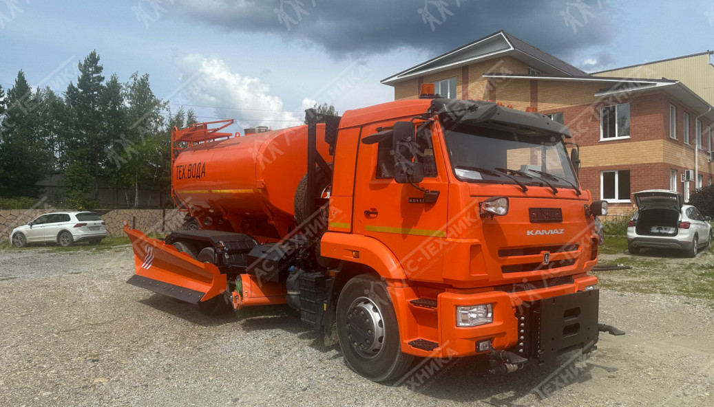 КДМ на шасси КамАЗ 65115-3052-48 (с поливомоечным оборудованием)