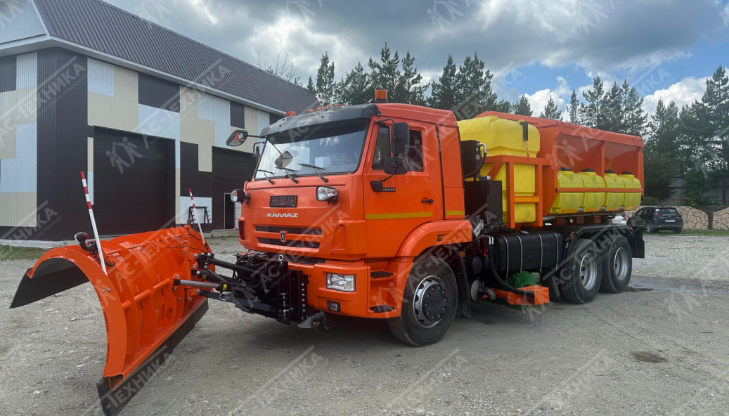 КДМ на шасси КамАЗ 65115-3052-48 (с передним отвалом и пескоразбрасывателем)