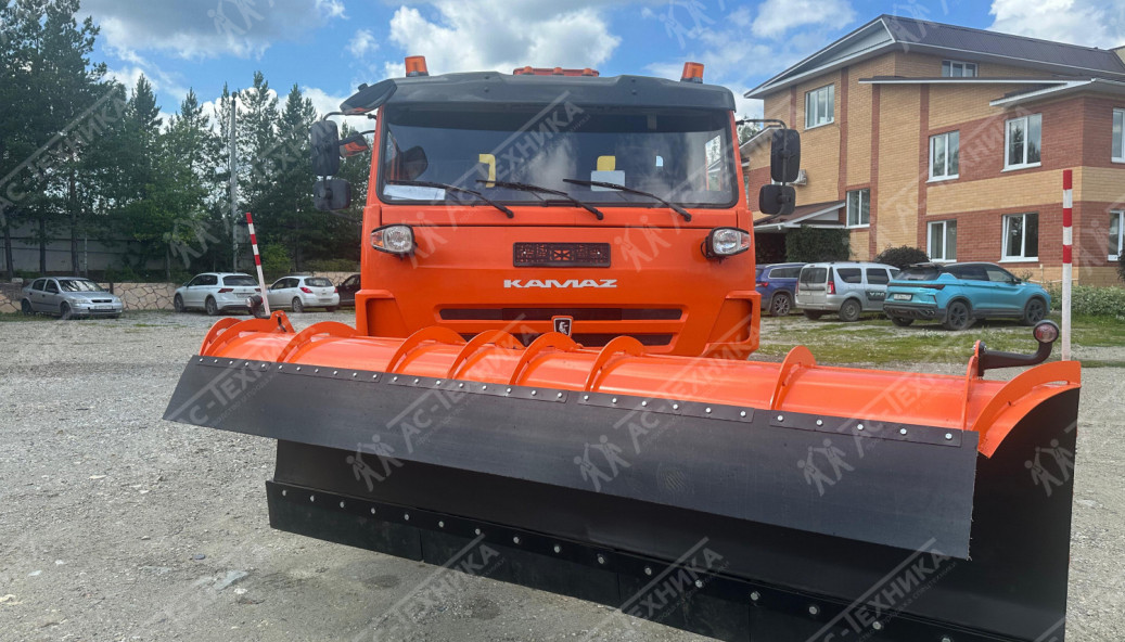 КДМ на шасси КамАЗ 65115-3052-48 (с передним отвалом и пескоразбрасывателем)