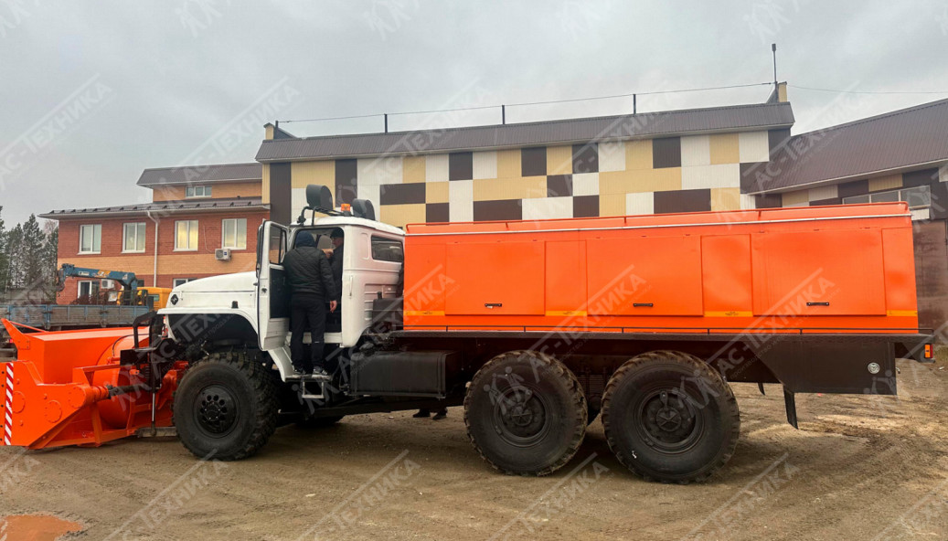 Шнекороторный снегоочиститель на шасси Урал 4320-60Е5