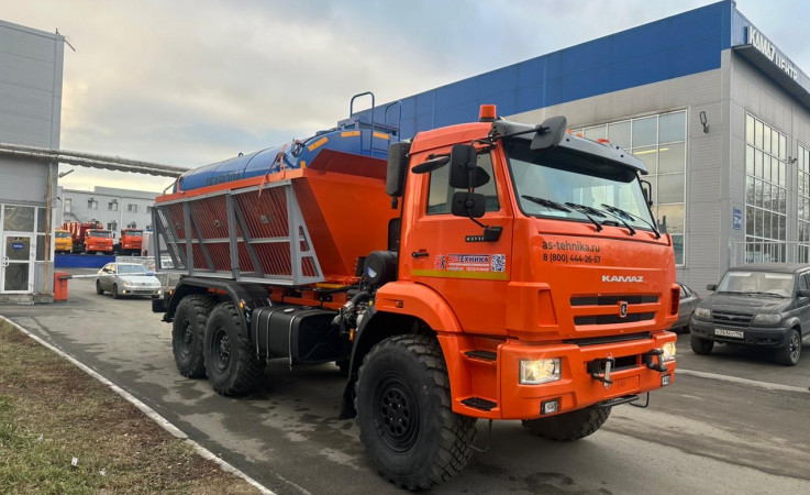 КДМ на шасси КАМАЗ 43118-50 (с пескоразбрасывателем и емкостью под техводу)