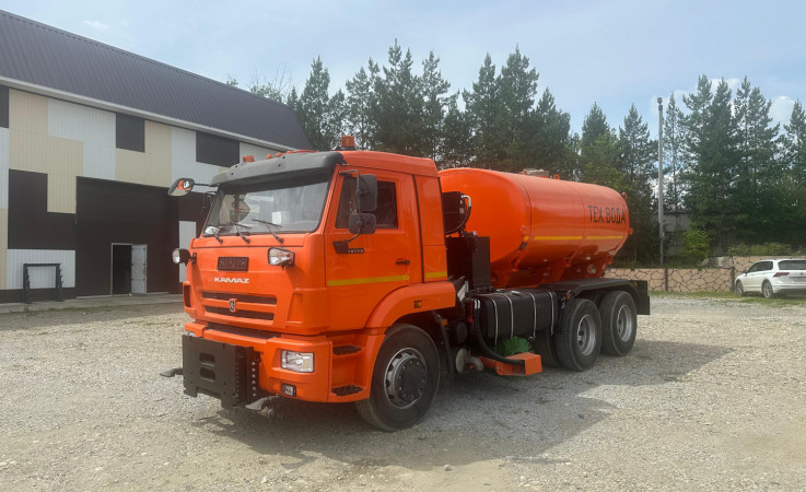 КДМ на шасси КамАЗ 65115-3052-48 (с поливомоечным оборудованием)
