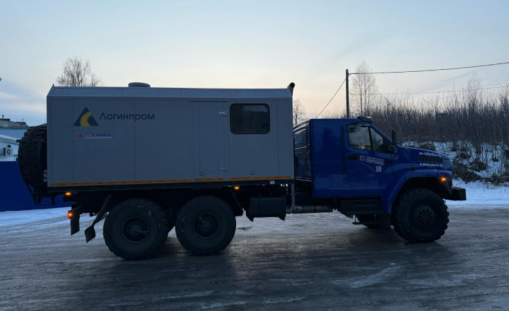 ППУА 1600/100 на шасси Урал NEXT 4320-74Е5 (насос 1,1 ПТ25, спальник)